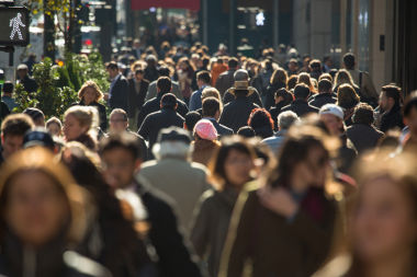 A densidade demográfica é uma razão entre grandezas diferentes que relaciona o número de pessoas e o espaço que ocupam