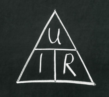 1ª lei de Ohm A equação acima é reconhecida como sendo a 1ª Lei de Ohm, mas ela pode ser aplicada a elementos não ôhmicos