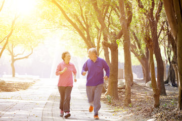 Caminhada A prática de atividades físicas é importante para um envelhecimento com qualidade de vida