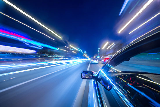 Movimento de um carro A aceleração é a grandeza que determina a variação da velocidade em função do tempo
