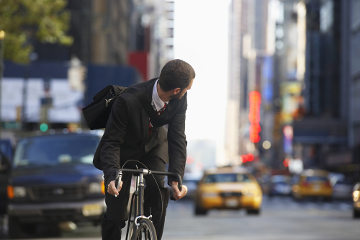 Bicicleta O uso da bicicleta pode ser uma alternativa para diminuir o uso do carro