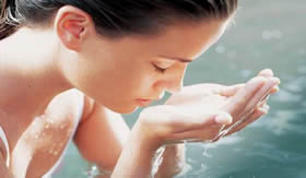 Manter a pele limpa traz efeitos benéficos.