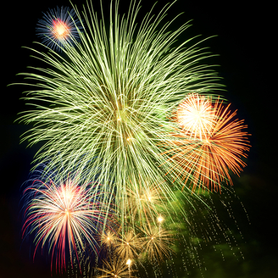 Boro: coloração verde dos fogos de artifício.