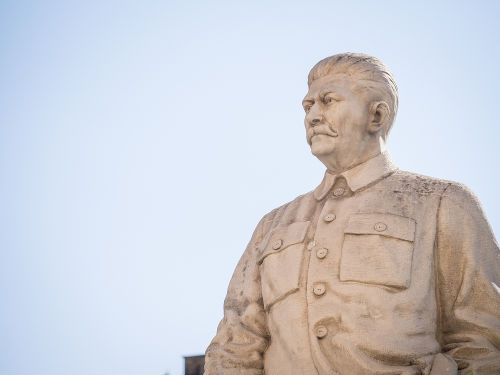 Stalin Josef Stalin foi o líder político da URSS por quase 30 anos.