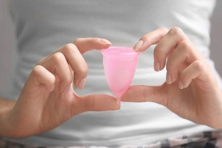O coletor menstrual é uma alternativa para aquelas mulheres que apresentam alergia ao absorvente comum