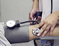 Aferição da pressão arterial, uma prática preventiva importante.