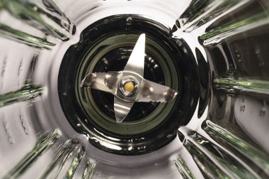 Liquidificador Nos liquidificadores, a energia elétrica é transformada em energia mecânica, que é capaz de girar as lâminas e cortar os alimentos