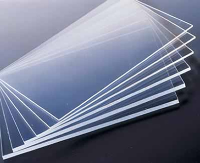 A lâmina é a associação de dois dioptros planos paralelos: ar/vidro e vidro/ar