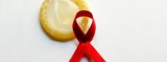 O uso da camisinha é a forma mais eficaz de pessoas sexualmenteativas se prevenirem contra a AIDS e outras DSTs.