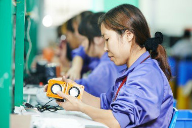 Países emergentes Países emergentes possuem ampla mão de obra e mercado consumidor, a exemplo da China