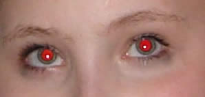 Olhos vermelhos em foto.