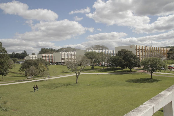 Na foto, prédios da Universidade Federal de Santa Maria