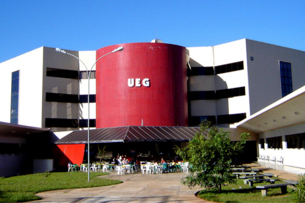 Fachada do prédio da Universidade Estadual de Goiás, em Anápolis