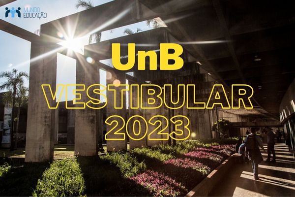 Corredor em campus da UnB. Texto UnB Vestibular 2023